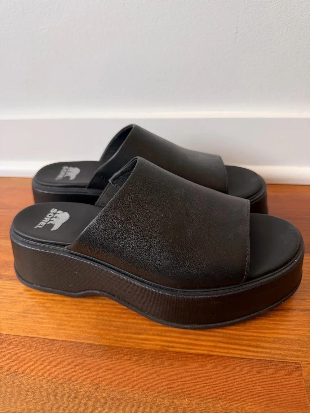 NWOT SOREL Black Platform Slide Sandals
